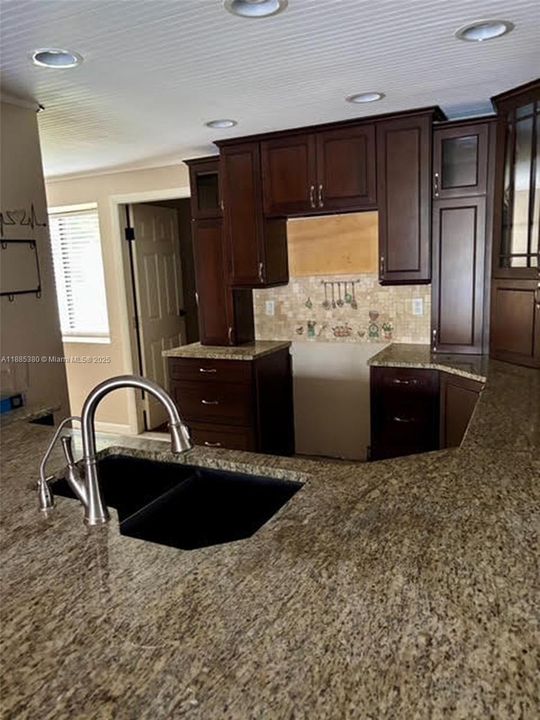 Под контрактом: $299,900 (3 спален, 2 ванн, 0 Квадратных фут)