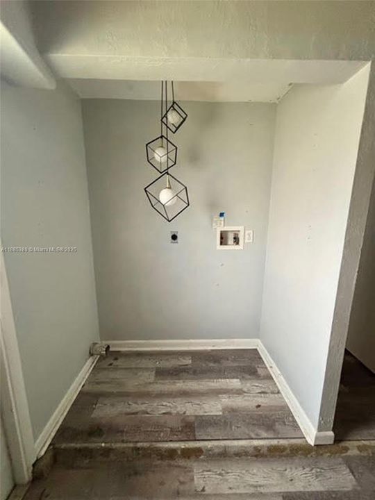 Под контрактом: $299,900 (3 спален, 2 ванн, 0 Квадратных фут)