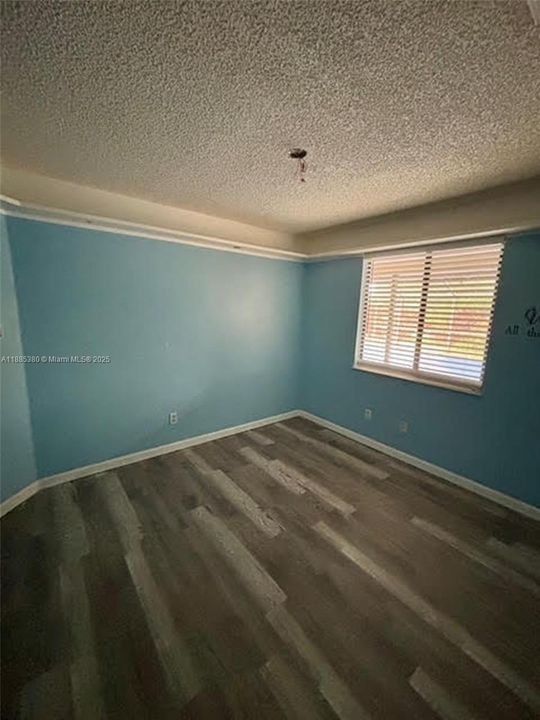 Под контрактом: $299,900 (3 спален, 2 ванн, 0 Квадратных фут)