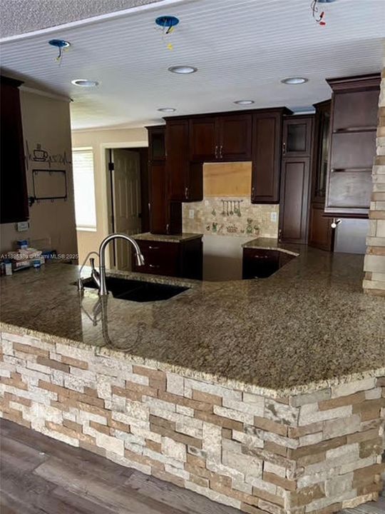 Под контрактом: $299,900 (3 спален, 2 ванн, 0 Квадратных фут)