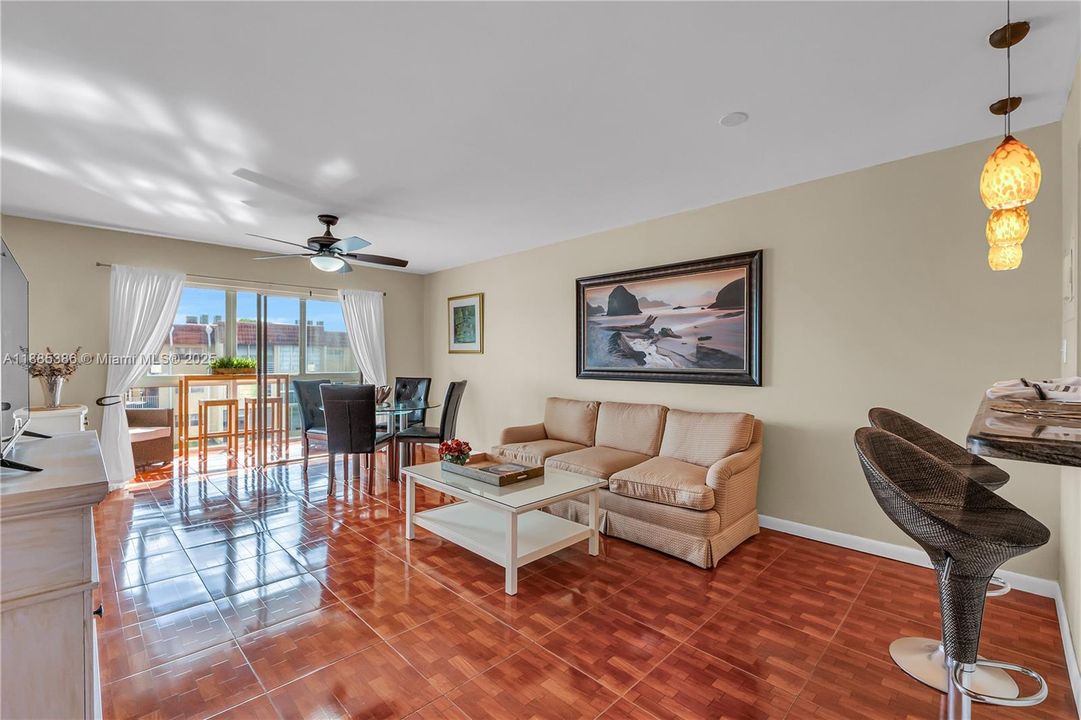 Activo con contrato: $123,000 (2 camas, 2 baños, 850 Pies cuadrados)