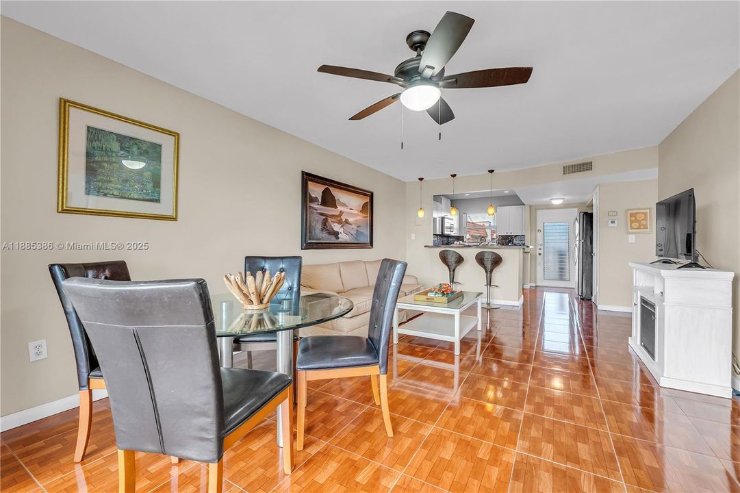 Activo con contrato: $123,000 (2 camas, 2 baños, 850 Pies cuadrados)