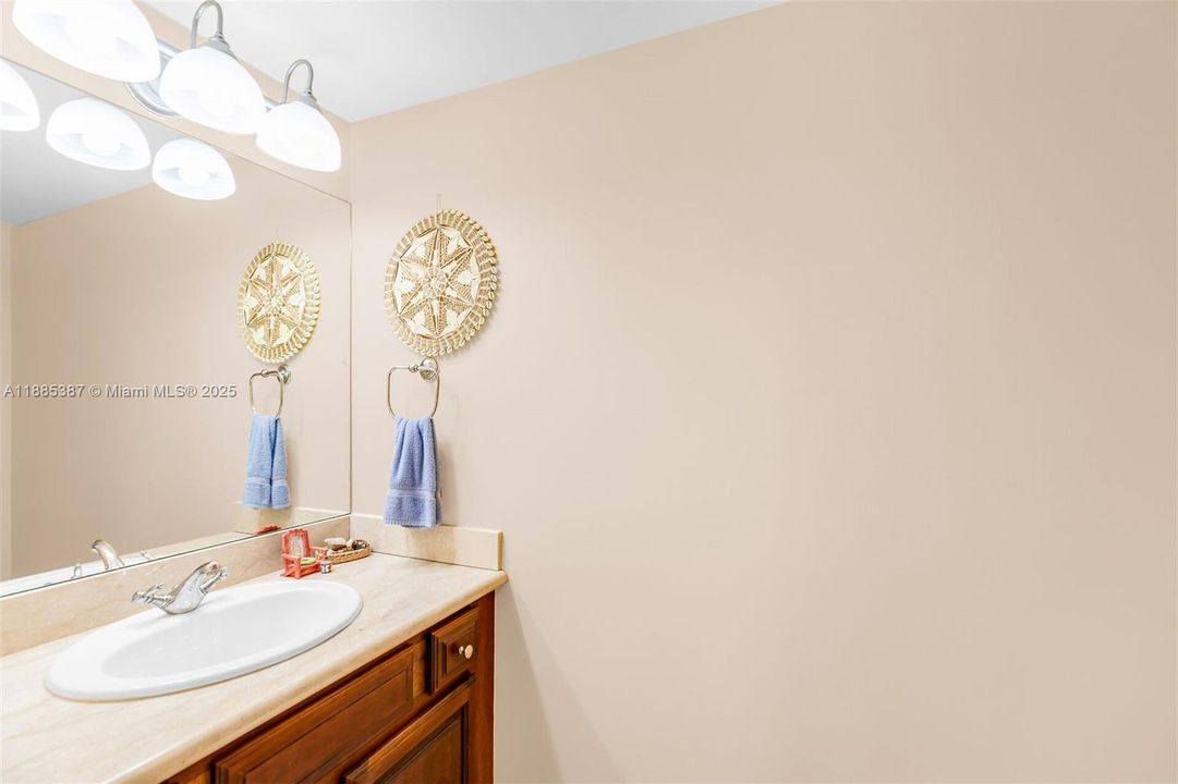 For Sale: $1,075,000 (3 beds, 2 baths, 2026 Square Feet)