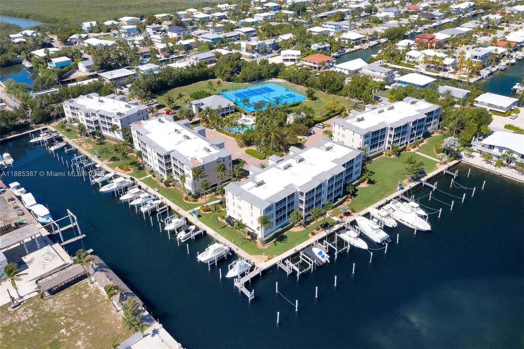 For Sale: $1,075,000 (3 beds, 2 baths, 2026 Square Feet)