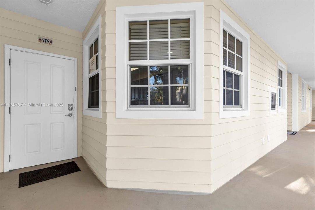 For Sale: $1,075,000 (3 beds, 2 baths, 2026 Square Feet)