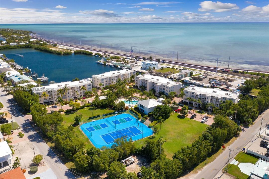 For Sale: $1,075,000 (3 beds, 2 baths, 2026 Square Feet)