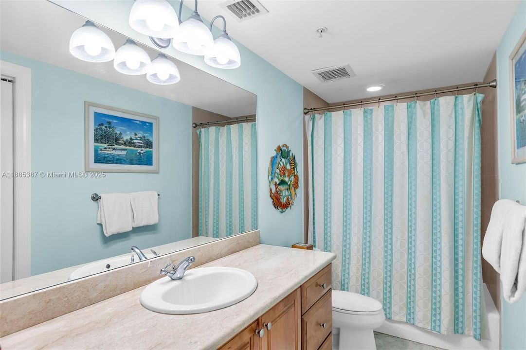 For Sale: $1,075,000 (3 beds, 2 baths, 2026 Square Feet)