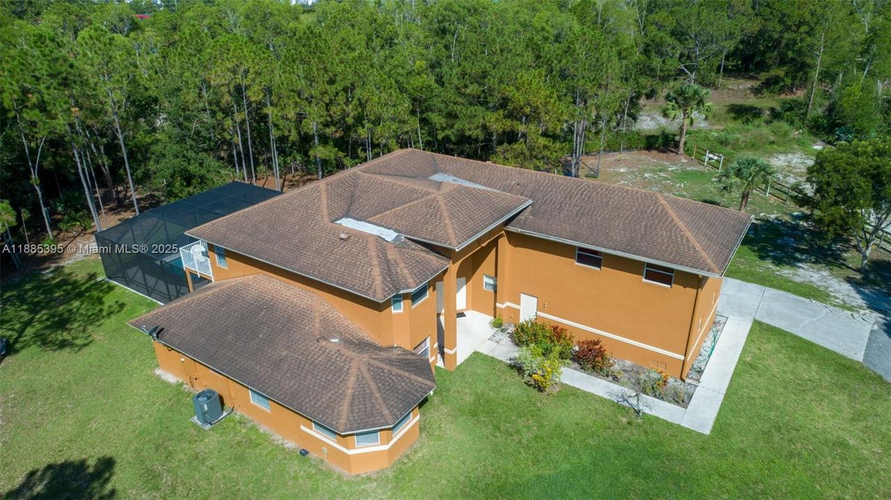 待售: $2,300,000 (6 贝兹, 6 浴室, 4989 平方英尺)