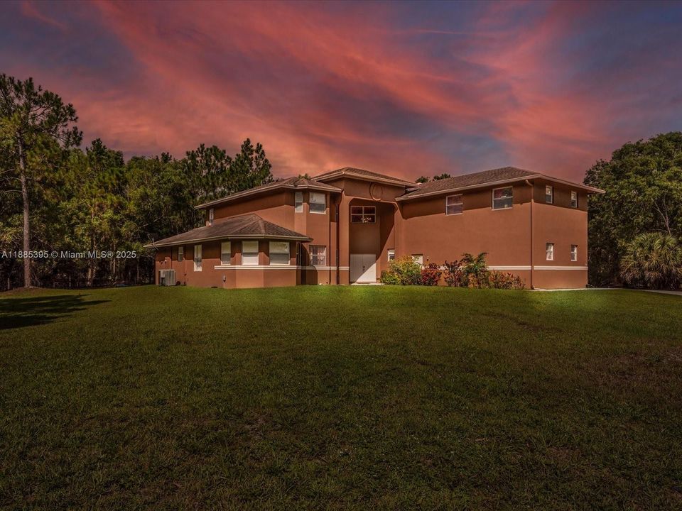 待售: $2,300,000 (6 贝兹, 6 浴室, 4989 平方英尺)