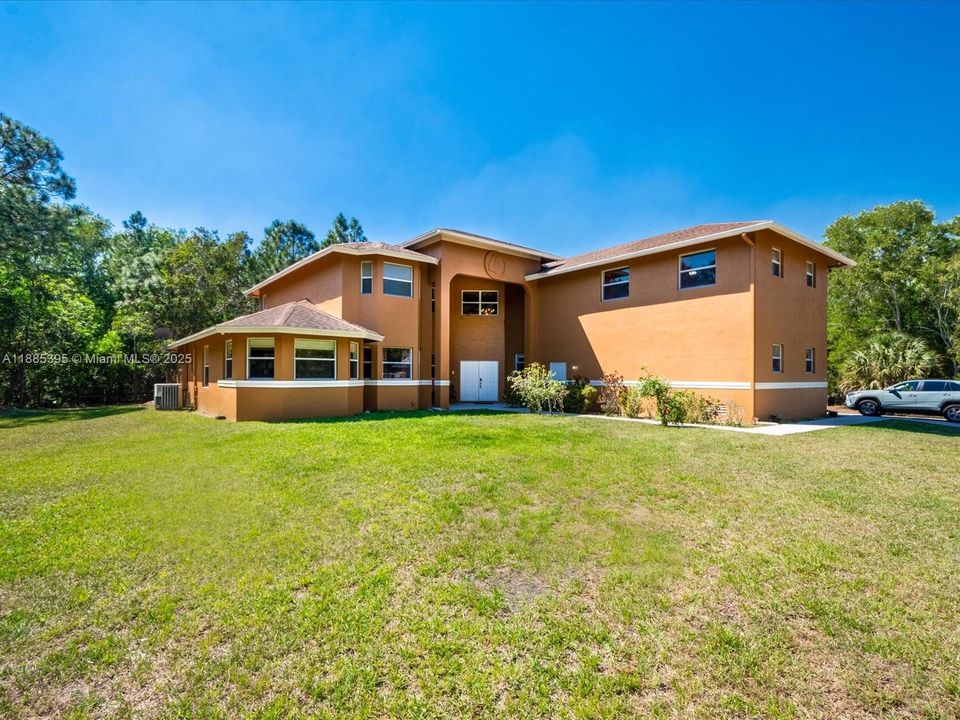 待售: $2,300,000 (6 贝兹, 6 浴室, 4989 平方英尺)