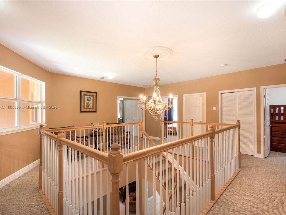 待售: $2,300,000 (6 贝兹, 6 浴室, 4989 平方英尺)