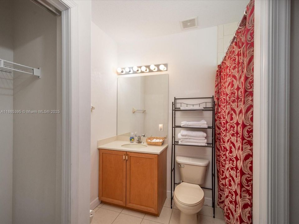 待售: $2,300,000 (6 贝兹, 6 浴室, 4989 平方英尺)