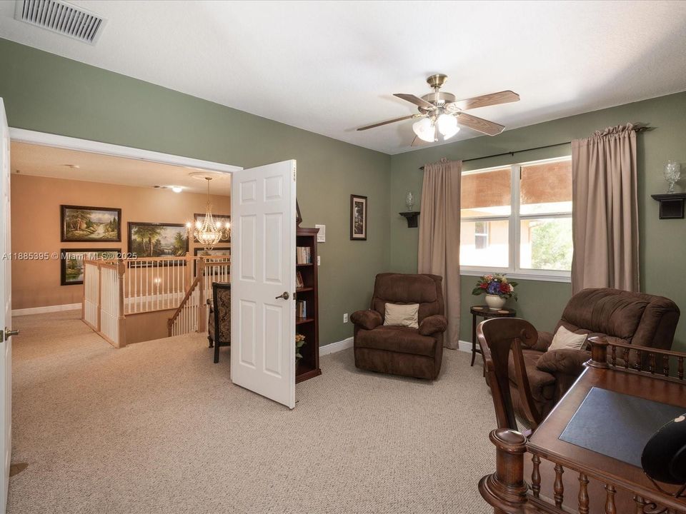 待售: $2,300,000 (6 贝兹, 6 浴室, 4989 平方英尺)