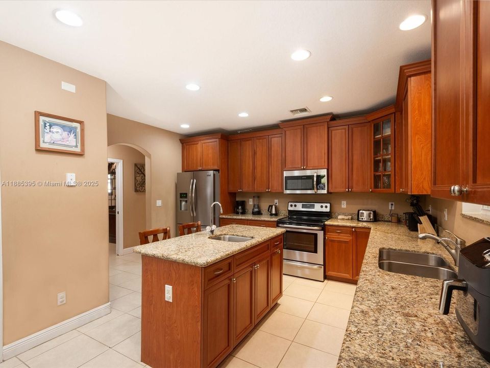 待售: $2,300,000 (6 贝兹, 6 浴室, 4989 平方英尺)