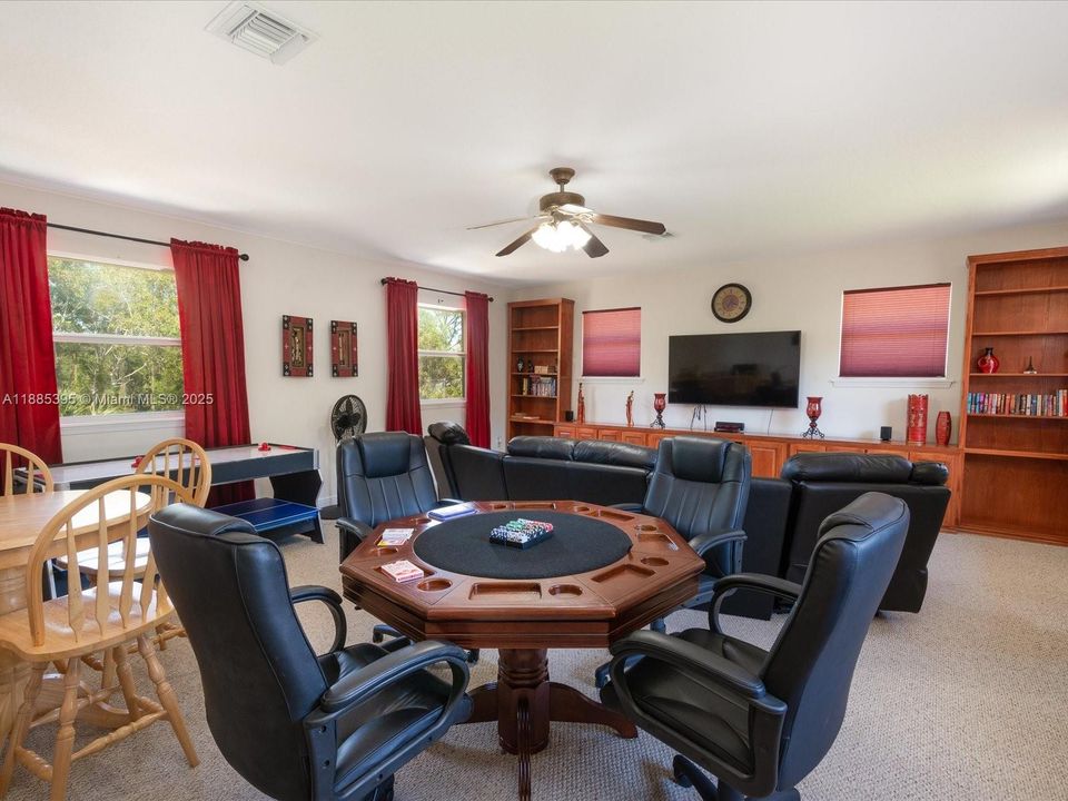 待售: $2,300,000 (6 贝兹, 6 浴室, 4989 平方英尺)