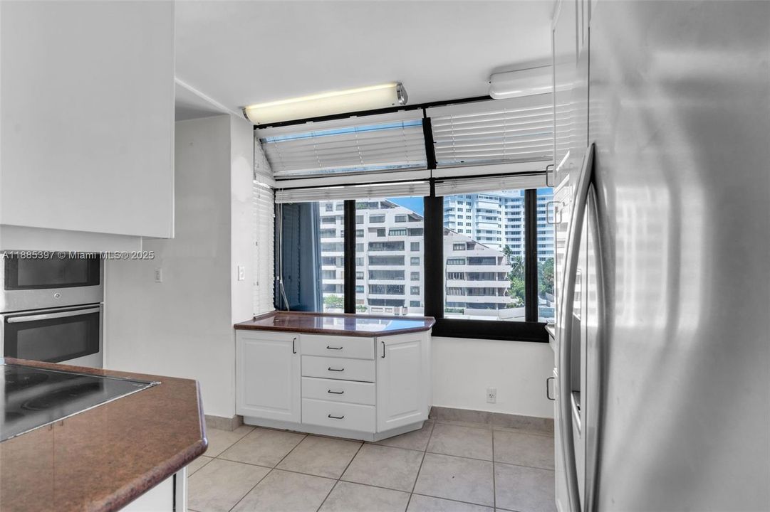Recently Sold: $1,900,000 (2 beds, 2 baths, 1880 Square Feet)
