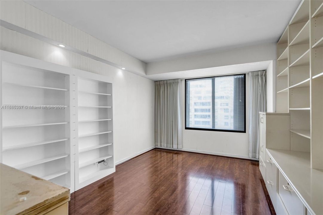 Recently Sold: $1,900,000 (2 beds, 2 baths, 1880 Square Feet)