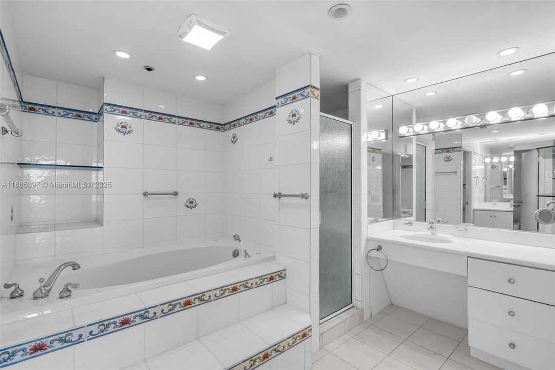 Recently Sold: $1,900,000 (2 beds, 2 baths, 1880 Square Feet)