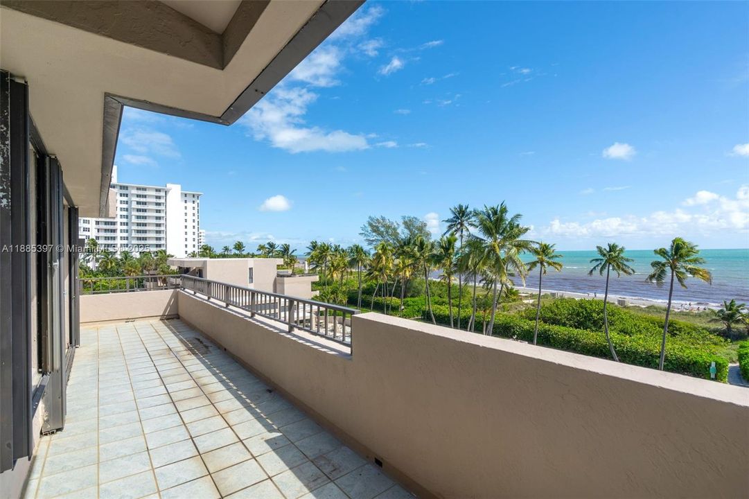 Recently Sold: $1,900,000 (2 beds, 2 baths, 1880 Square Feet)