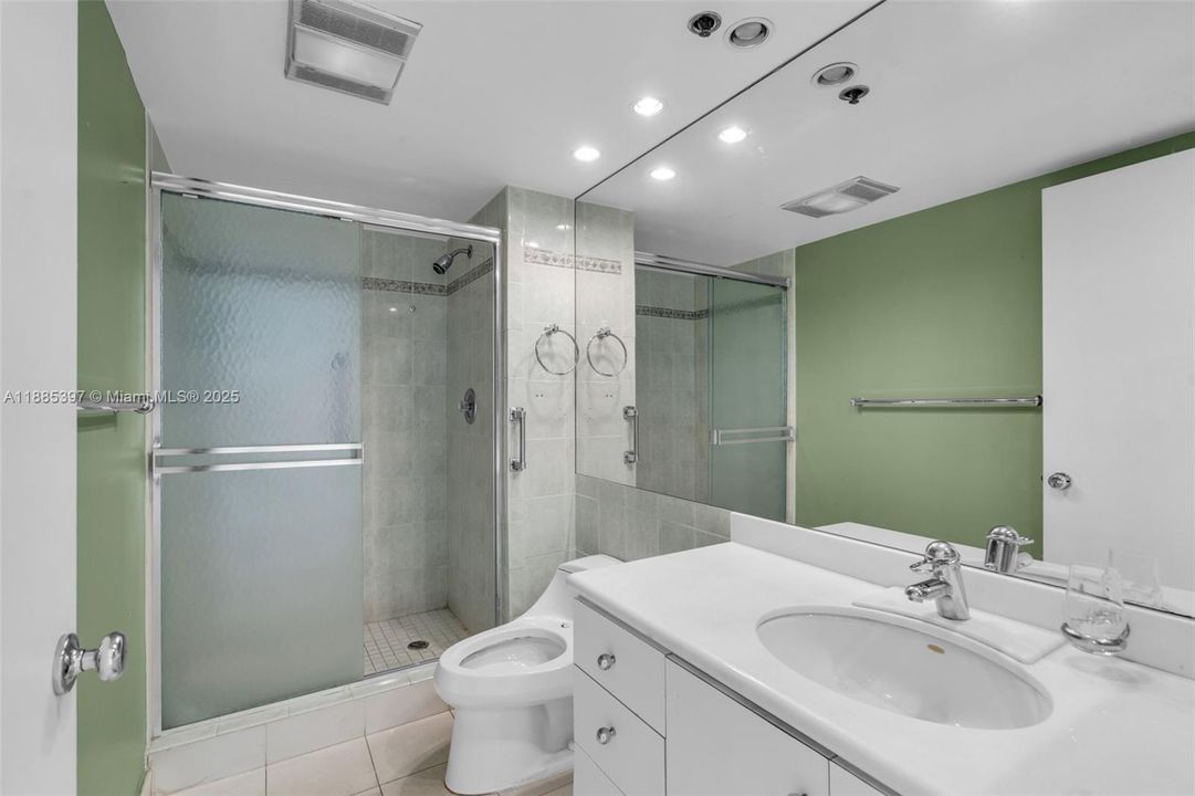 Recently Sold: $1,900,000 (2 beds, 2 baths, 1880 Square Feet)