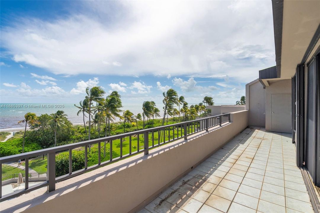 Recently Sold: $1,900,000 (2 beds, 2 baths, 1880 Square Feet)