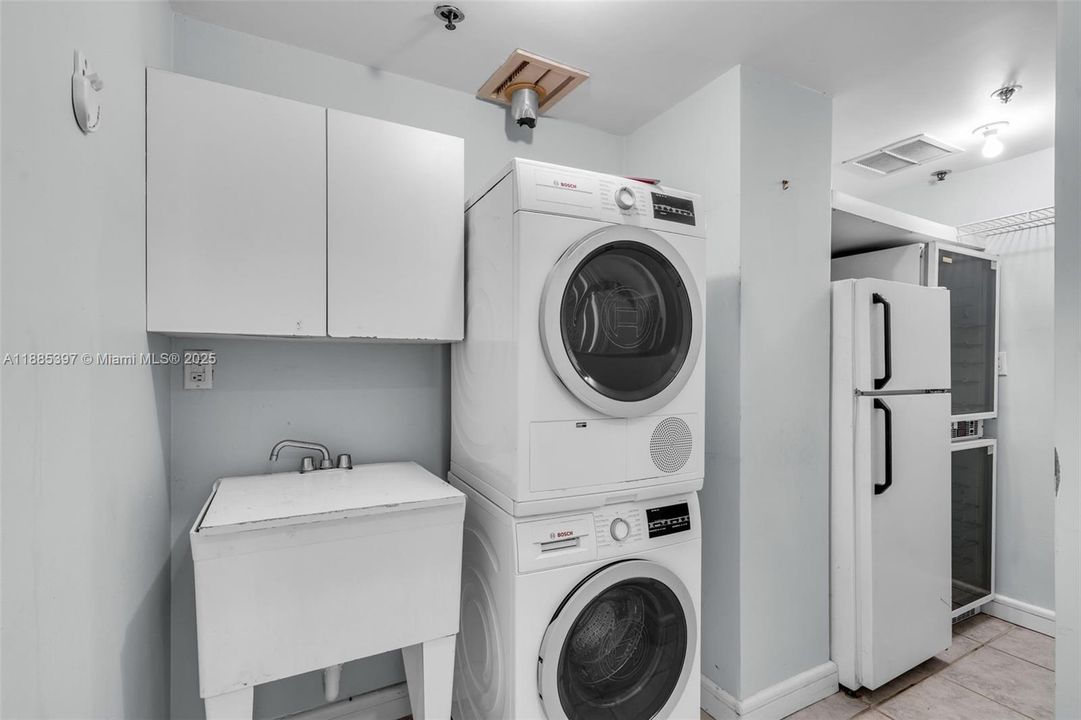 Recently Sold: $1,900,000 (2 beds, 2 baths, 1880 Square Feet)