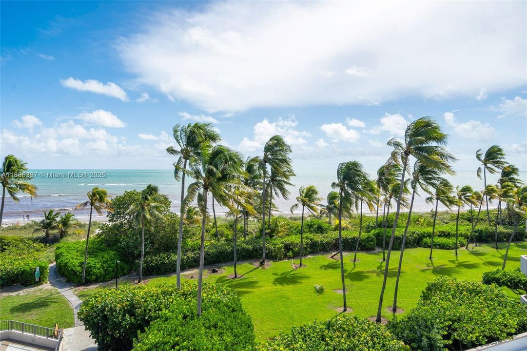 Recently Sold: $1,900,000 (2 beds, 2 baths, 1880 Square Feet)