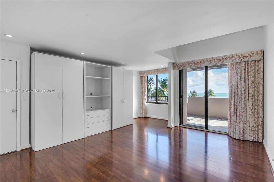 Recently Sold: $1,900,000 (2 beds, 2 baths, 1880 Square Feet)
