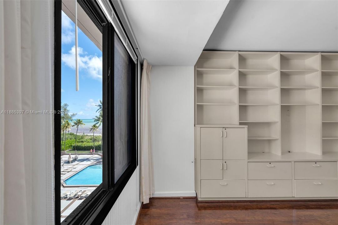 Recently Sold: $1,900,000 (2 beds, 2 baths, 1880 Square Feet)