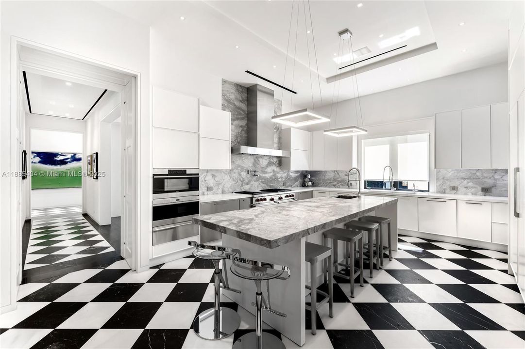 Active With Contract: $11,980,000 (6 beds, 5 baths, 5442 Square Feet)