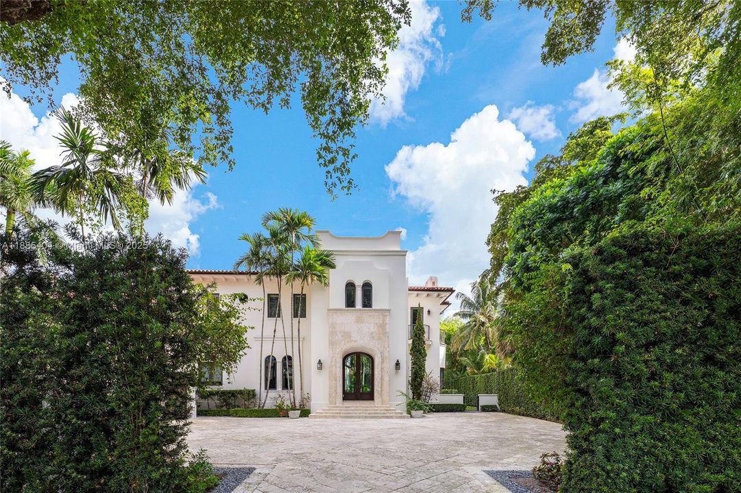 Active With Contract: $11,980,000 (6 beds, 5 baths, 5442 Square Feet)