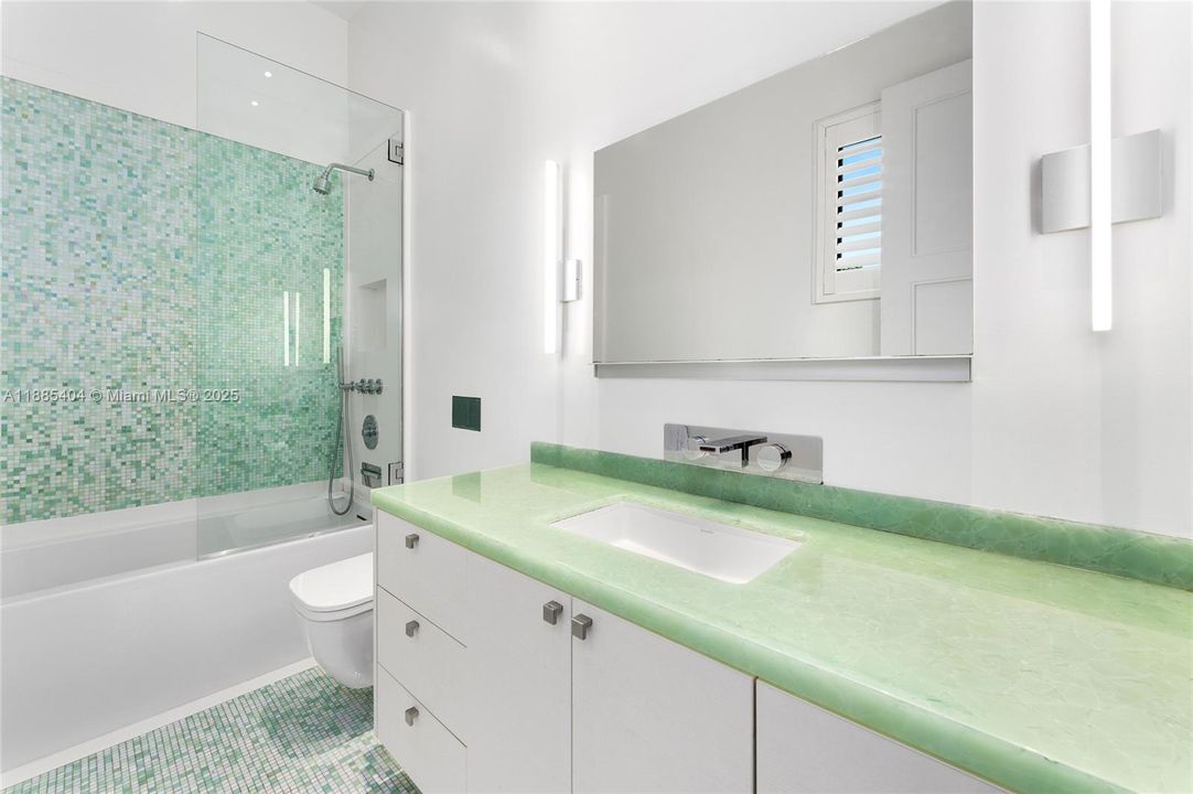 Active With Contract: $11,980,000 (6 beds, 5 baths, 5442 Square Feet)