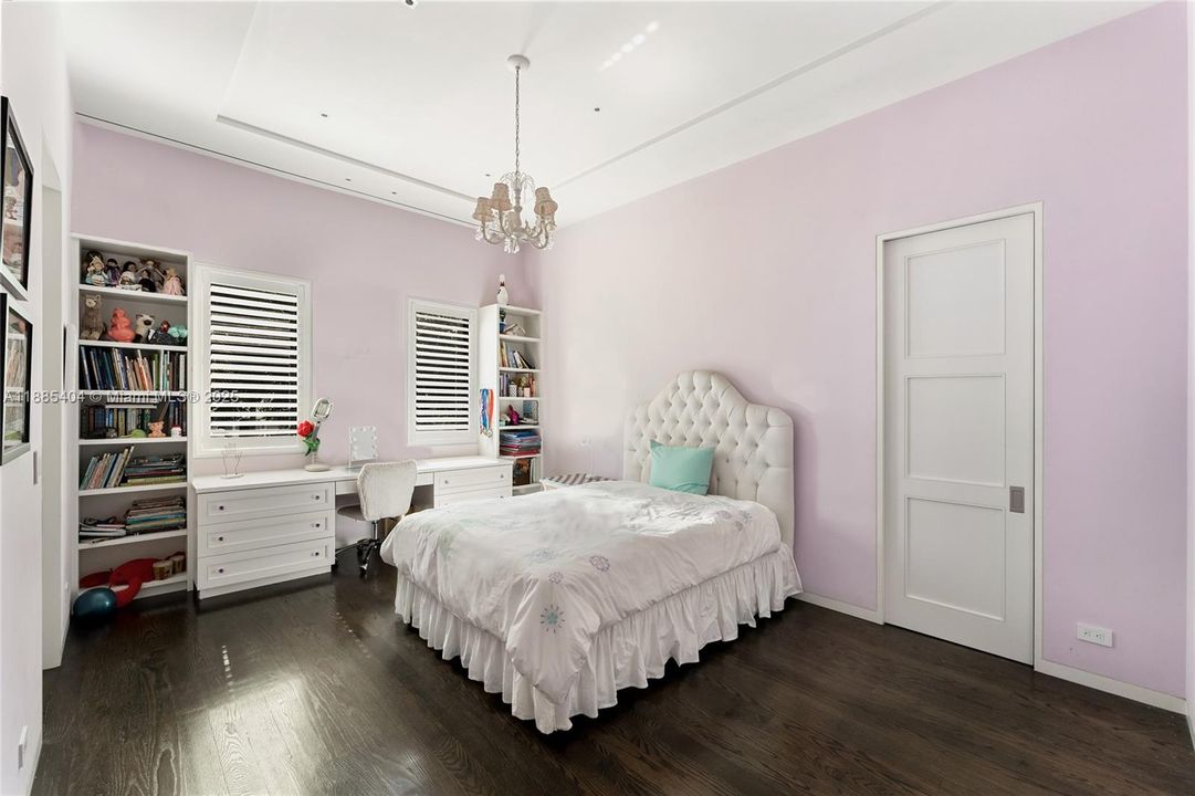 Active With Contract: $11,980,000 (6 beds, 5 baths, 5442 Square Feet)