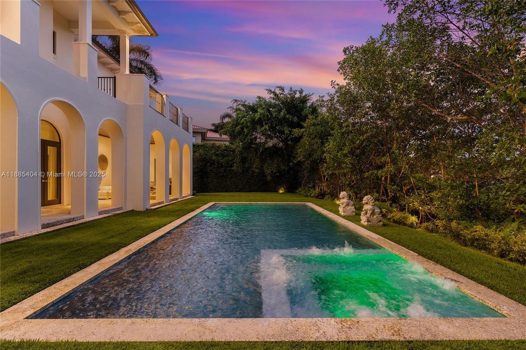 Active With Contract: $11,980,000 (6 beds, 5 baths, 5442 Square Feet)