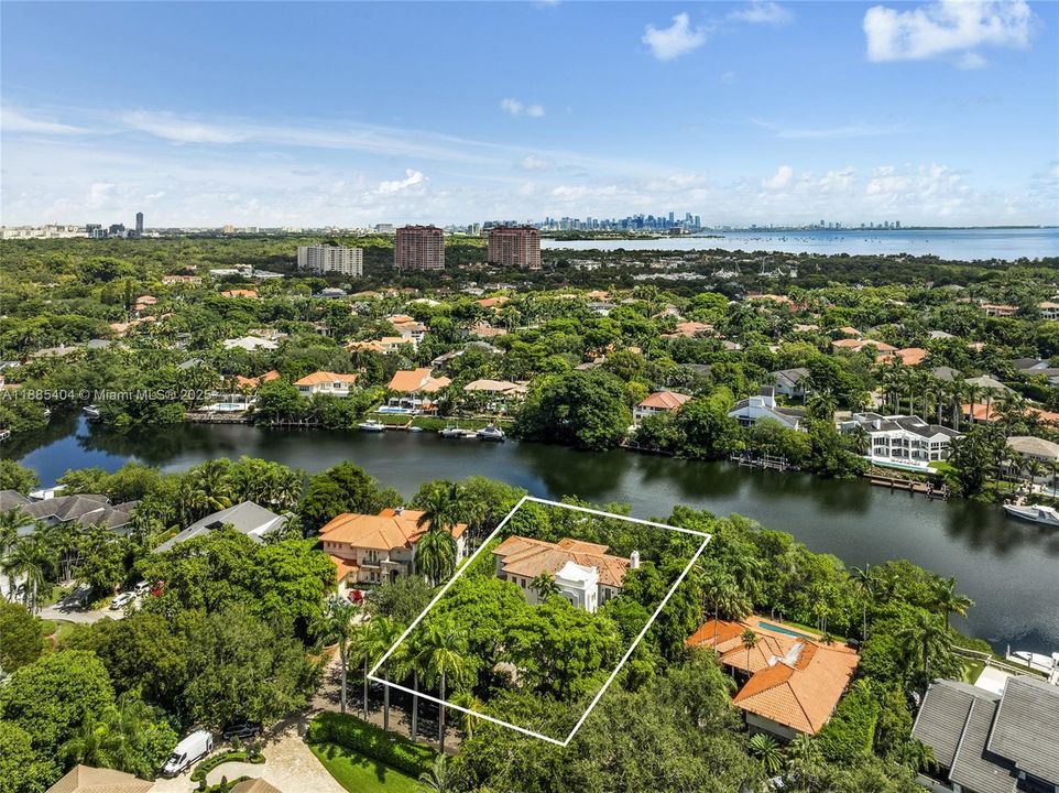 Active With Contract: $11,980,000 (6 beds, 5 baths, 5442 Square Feet)