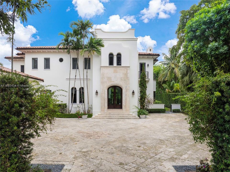 Active With Contract: $11,980,000 (6 beds, 5 baths, 5442 Square Feet)