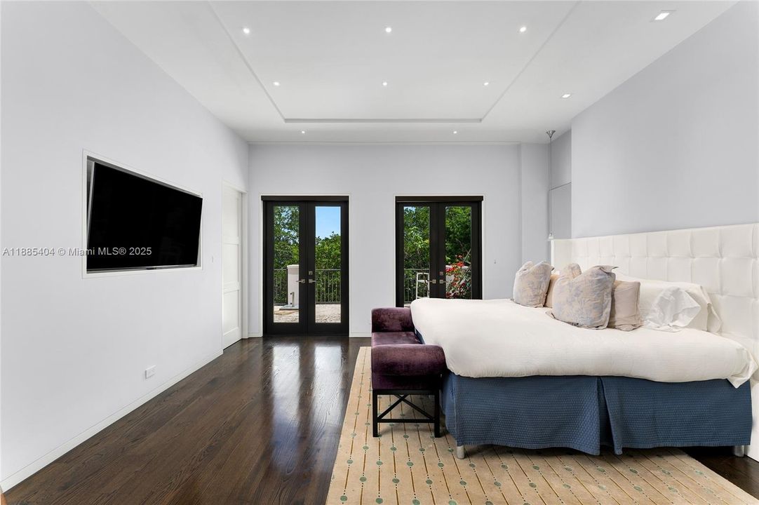 Active With Contract: $11,980,000 (6 beds, 5 baths, 5442 Square Feet)