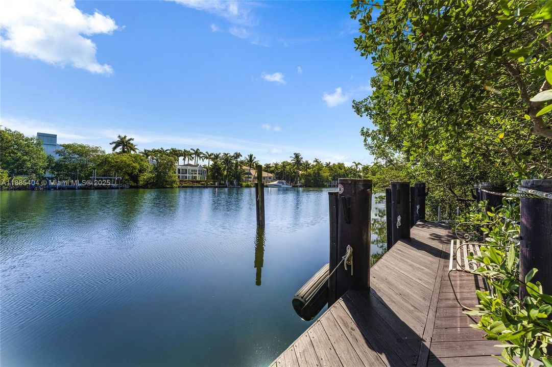 Active With Contract: $11,980,000 (6 beds, 5 baths, 5442 Square Feet)