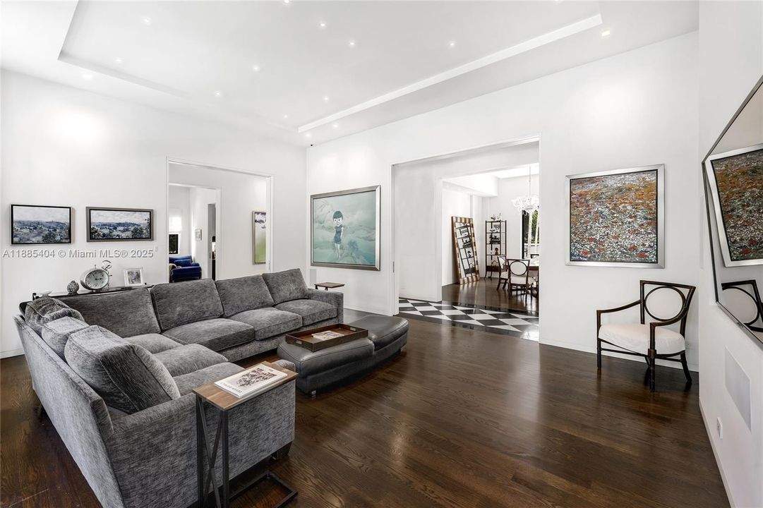 Active With Contract: $11,980,000 (6 beds, 5 baths, 5442 Square Feet)