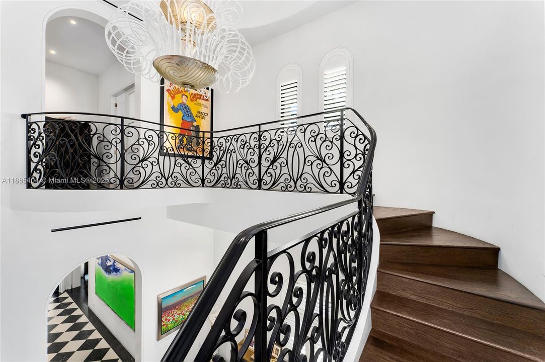 Active With Contract: $11,980,000 (6 beds, 5 baths, 5442 Square Feet)