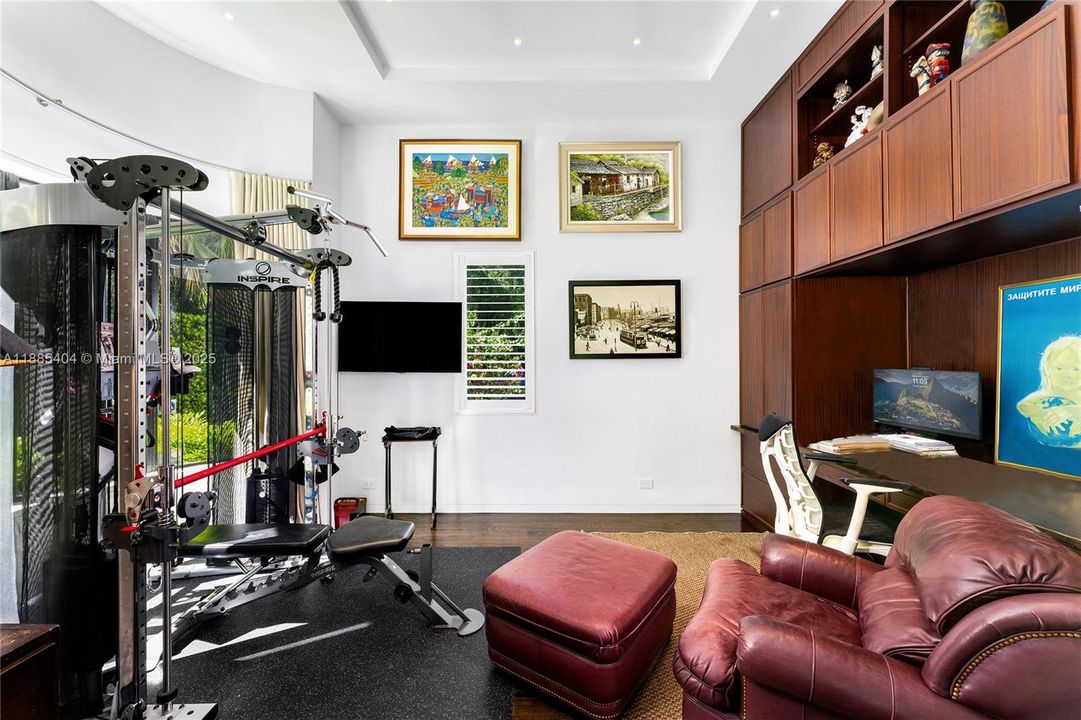 Active With Contract: $11,980,000 (6 beds, 5 baths, 5442 Square Feet)