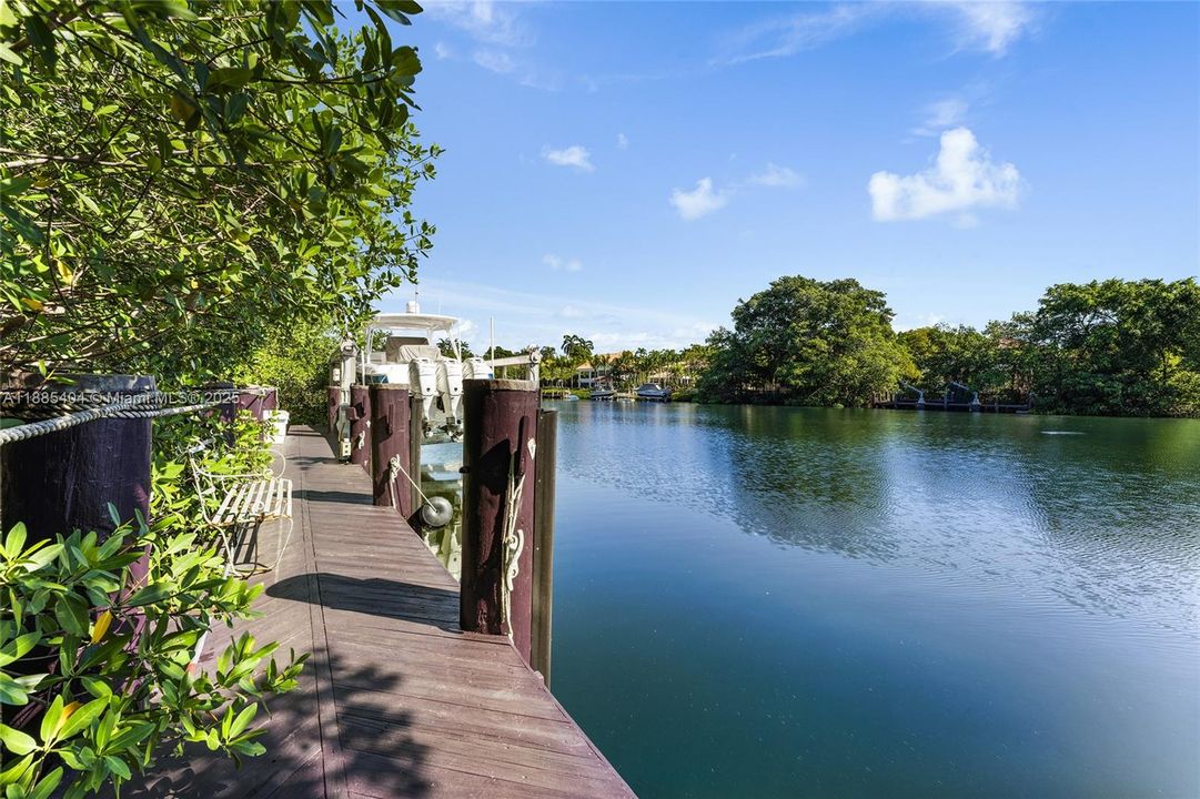 Active With Contract: $11,980,000 (6 beds, 5 baths, 5442 Square Feet)