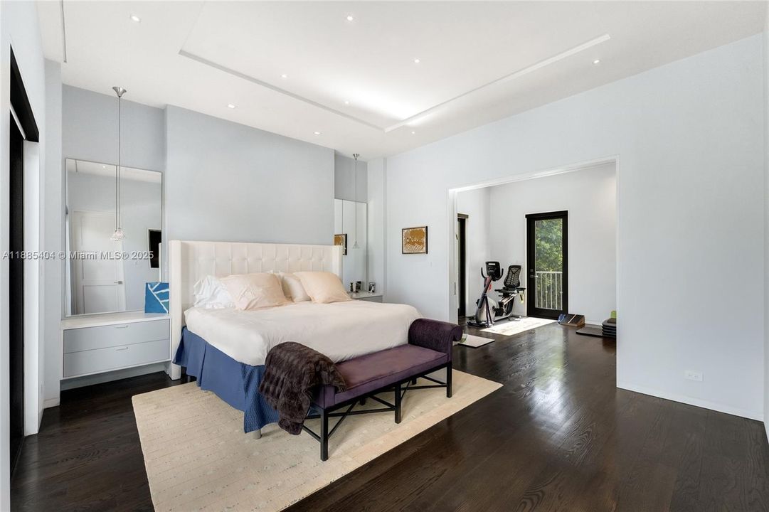 Active With Contract: $11,980,000 (6 beds, 5 baths, 5442 Square Feet)