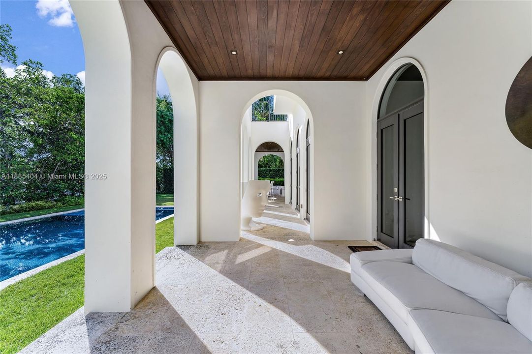 Active With Contract: $11,980,000 (6 beds, 5 baths, 5442 Square Feet)