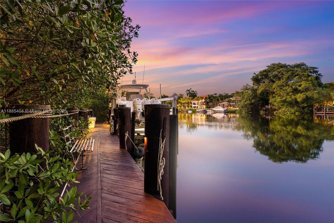 Active With Contract: $11,980,000 (6 beds, 5 baths, 5442 Square Feet)