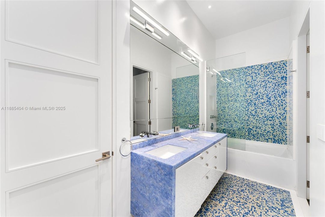 Active With Contract: $11,980,000 (6 beds, 5 baths, 5442 Square Feet)