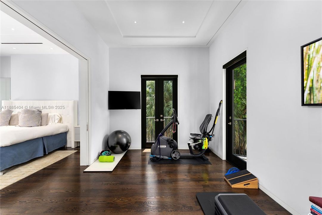 Active With Contract: $11,980,000 (6 beds, 5 baths, 5442 Square Feet)