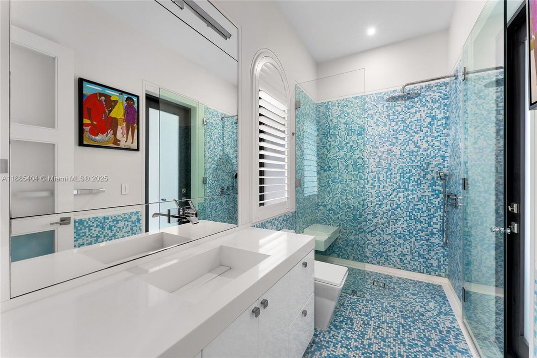 Active With Contract: $11,980,000 (6 beds, 5 baths, 5442 Square Feet)