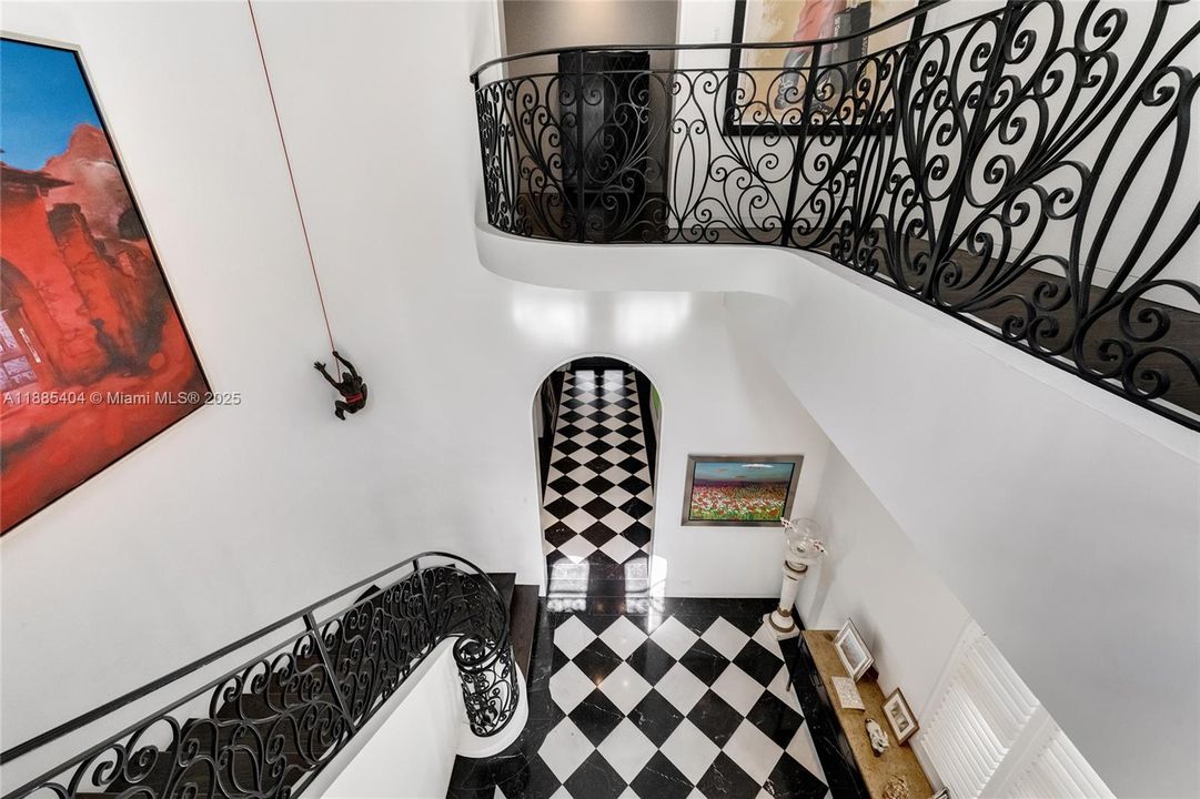 Active With Contract: $11,980,000 (6 beds, 5 baths, 5442 Square Feet)