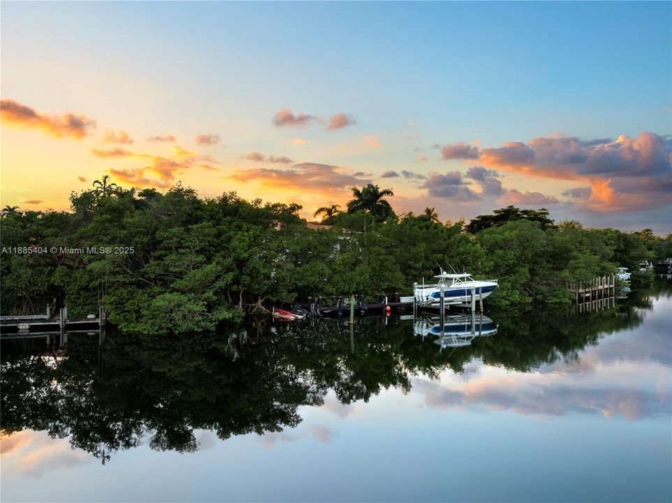 Active With Contract: $11,980,000 (6 beds, 5 baths, 5442 Square Feet)